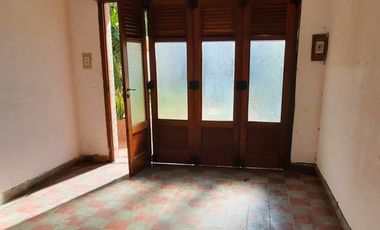 VENTA, casa Centrica, Piaggio al 300, 3 dorm en pb , estar living , cocina comedor, baño completo, cochera, en planta alta 2 dormitorios, terraza, bañ