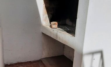 VENTA, casa Centrica, Piaggio al 300, 3 dorm en pb , estar living , cocina comedor, baño completo, cochera, en planta alta 2 dormitorios, terraza, bañ