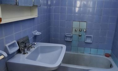 VENTA, casa Centrica, Piaggio al 300, 3 dorm en pb , estar living , cocina comedor, baño completo, cochera, en planta alta 2 dormitorios, terraza, bañ