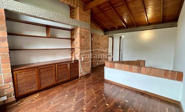 casa en arriendo en loma del escobero. Cod A775934