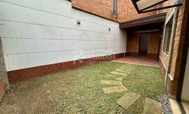 casa en arriendo en loma del escobero. Cod A775934