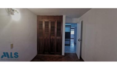 Super apartamento Laureles para remodelar cerca de...(MLS#245236)