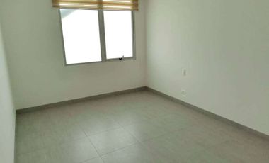 Suite de venta en el Edificio Quo, de estreno, frente al Mall del Sol.