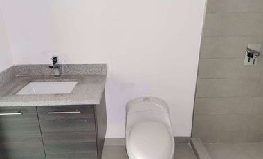 Suite de venta en el Edificio Quo, de estreno, frente al Mall del Sol.