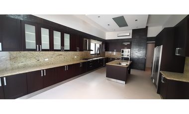 VENTA DE LUJOSA CASA EN COSTA DEL ESTE (JM)