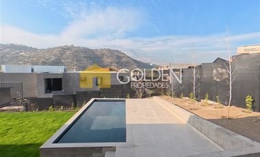 Casa en venta de 5 dorm. en Lo Barnechea