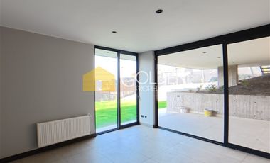 Casa en venta de 5 dorm. en Lo Barnechea