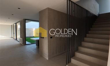 Casa en venta de 5 dorm. en Lo Barnechea