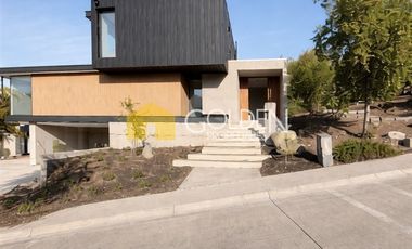 Casa en venta de 5 dorm. en Lo Barnechea