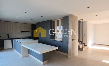Casa en venta de 5 dorm. en Lo Barnechea