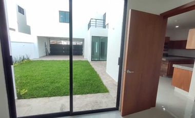 CASA EN VENTA CON RECAMARA EN P.B. FRACC. PALMAS GREEN MEDELLIN,VER.