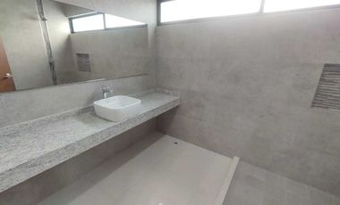 CASA EN VENTA CON RECAMARA EN P.B. FRACC. PALMAS GREEN MEDELLIN,VER.