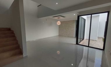 CASA EN VENTA CON RECAMARA EN P.B. FRACC. PALMAS GREEN MEDELLIN,VER.