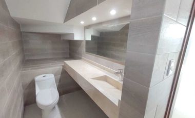 CASA EN VENTA CON RECAMARA EN P.B. FRACC. PALMAS GREEN MEDELLIN,VER.