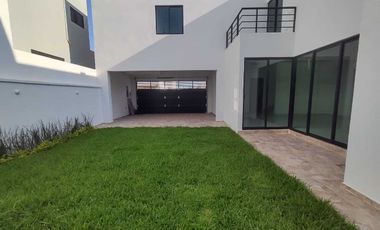 CASA EN VENTA CON RECAMARA EN P.B. FRACC. PALMAS GREEN MEDELLIN,VER.
