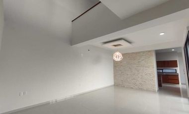 CASA EN VENTA CON RECAMARA EN P.B. FRACC. PALMAS GREEN MEDELLIN,VER.