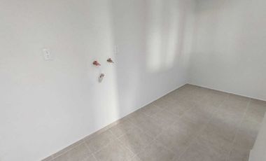 CASA EN VENTA CON RECAMARA EN P.B. FRACC. PALMAS GREEN MEDELLIN,VER.