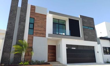 CASA EN VENTA CON RECAMARA EN P.B. FRACC. PALMAS GREEN MEDELLIN,VER.