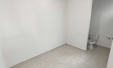 CASA EN VENTA CON RECAMARA EN P.B. FRACC. PALMAS GREEN MEDELLIN,VER.