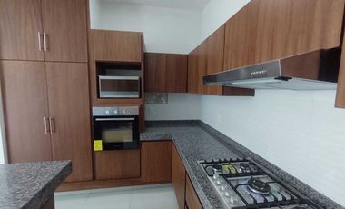 CASA EN VENTA CON RECAMARA EN P.B. FRACC. PALMAS GREEN MEDELLIN,VER.