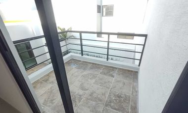 CASA EN VENTA CON RECAMARA EN P.B. FRACC. PALMAS GREEN MEDELLIN,VER.