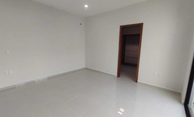 CASA EN VENTA CON RECAMARA EN P.B. FRACC. PALMAS GREEN MEDELLIN,VER.