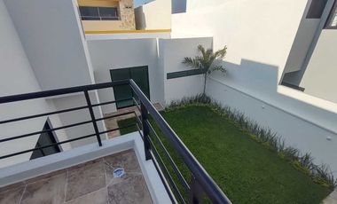 CASA EN VENTA CON RECAMARA EN P.B. FRACC. PALMAS GREEN MEDELLIN,VER.