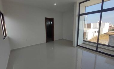 CASA EN VENTA CON RECAMARA EN P.B. FRACC. PALMAS GREEN MEDELLIN,VER.
