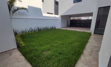 CASA EN VENTA CON RECAMARA EN P.B. FRACC. PALMAS GREEN MEDELLIN,VER.