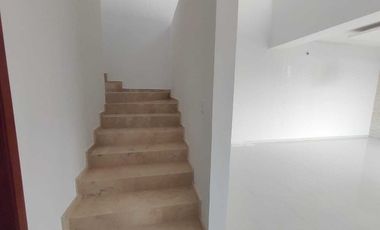 CASA EN VENTA CON RECAMARA EN P.B. FRACC. PALMAS GREEN MEDELLIN,VER.