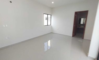 CASA EN VENTA CON RECAMARA EN P.B. FRACC. PALMAS GREEN MEDELLIN,VER.