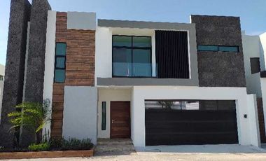 CASA EN VENTA CON RECAMARA EN P.B. FRACC. PALMAS GREEN MEDELLIN,VER.