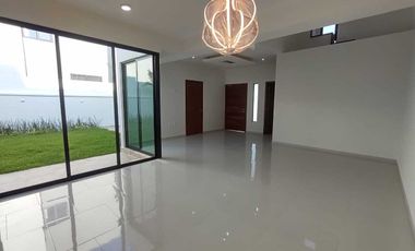CASA EN VENTA CON RECAMARA EN P.B. FRACC. PALMAS GREEN MEDELLIN,VER.