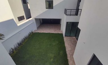 CASA EN VENTA CON RECAMARA EN P.B. FRACC. PALMAS GREEN MEDELLIN,VER.