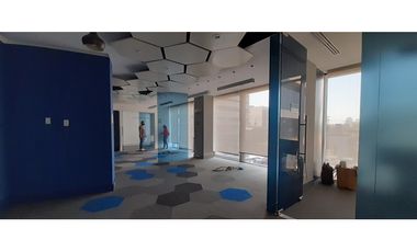 Se Alquila Local en 12 de Octubre,180mt2