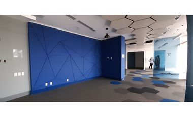 Se Alquila Local en 12 de Octubre,180mt2