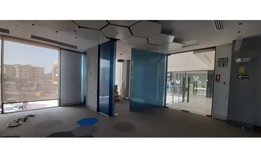 Se Alquila Local en 12 de Octubre,180mt2