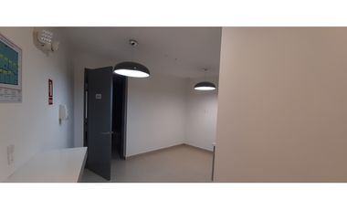 Se Alquila Local en 12 de Octubre,180mt2