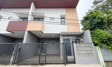 Rumah LB 110 Hadap Timur 15 menit ke Summarecon Mall Bekasi J-41577
