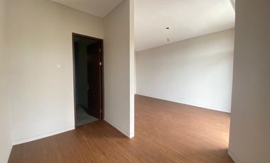 DIJUAL  CEPAT - Rumah New Gress Smart Home System Darmo Permai Timur ( 4 unit jejer)