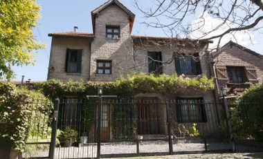 Casa - 4 dormitorios, pileta y jardin - La Horqueta San Isidro