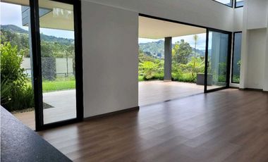 Venta o Alquiler  de Casa Campestre en el Retiro sector Fizebad