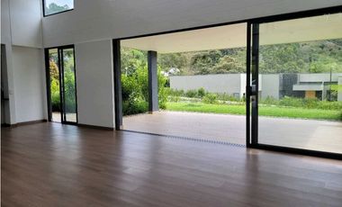 Venta o Alquiler  de Casa Campestre en el Retiro sector Fizebad