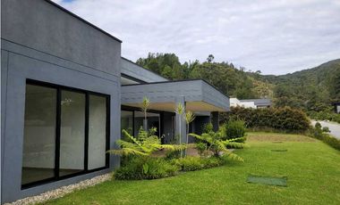 Venta o Alquiler  de Casa Campestre en el Retiro sector Fizebad