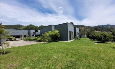 Venta o Alquiler  de Casa Campestre en el Retiro sector Fizebad