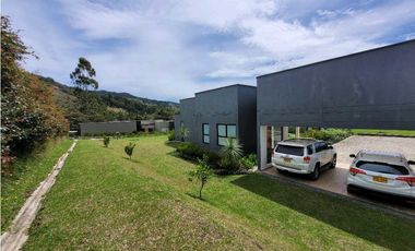 Venta o Alquiler  de Casa Campestre en el Retiro sector Fizebad