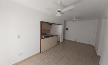 PRECIOSO DEPARTAMENTO DE 3 DORMITORIOS EN PLENO CENTRO DE LA CIUDAD DE POSADAS. OPORTUNIDAD.-