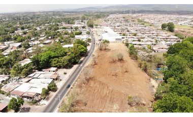 TERRENO / PACORA / SOBRE VIA PRICIPAL / 9000m2 / AREA PLANA / YG