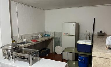 se arrienda local con  apartamento