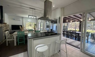 CASA VILLA ROBLES - PARTIDO DE LA COSTA